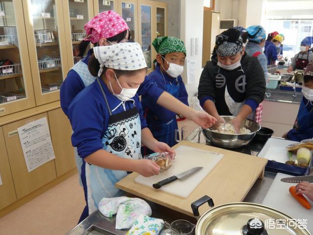 日本小学生的日常饮食你知道吗，日本学生在教室吃便当不会影响到别人吗