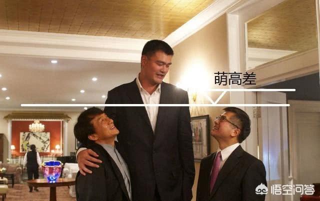 韩德君抱起潘长江:你觉得NBA球星和姚明一起合影会是什么效果