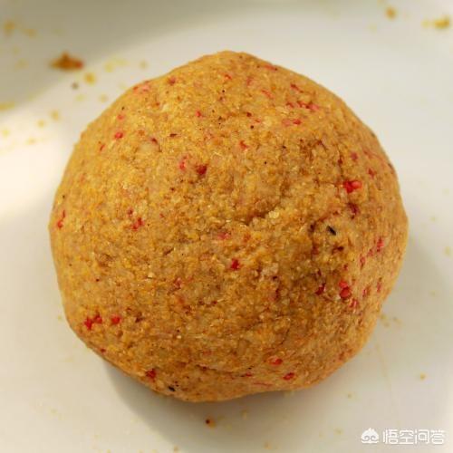 红虫钓鱼:钓鱼你们喜欢用蚯蚓红虫还是饵料？