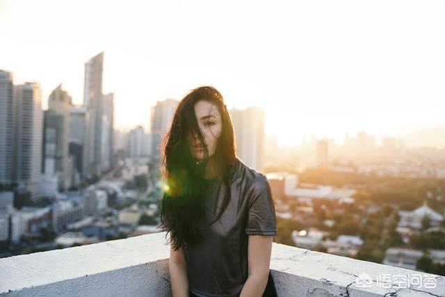 和女生聊天，用哪些技巧可以轻松聊出一个女朋友(情商高的聊天语句900句)