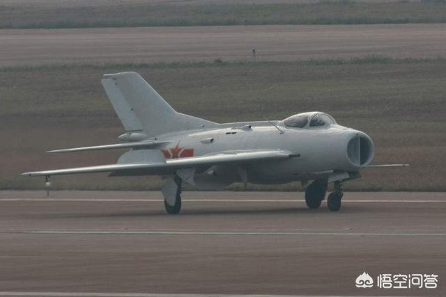 头条问答 - 如果将淘汰的歼6歼7改为无人机,挂载空对舰的导弹可行吗?