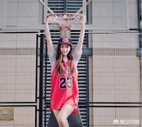 海霞姐是男是女:如何评价央视女主播海霞？她最近怎么样？