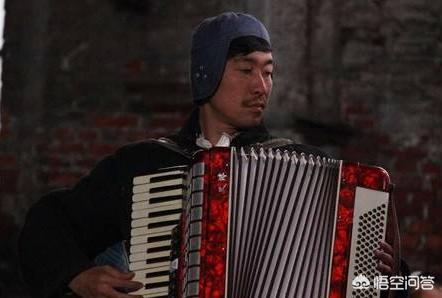 葛优低调出席酒宴:父亲去世，一切从简，不办宴席是不孝吗？会被村里长辈骂吗？