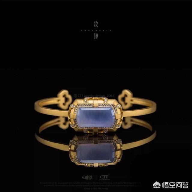 女人适合戴什么玉养人,女性戴翡翠的好处有哪些？