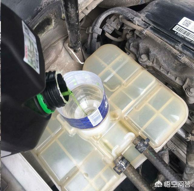怎样自己添加汽车防冻液，车辆防冻液可以自己加吗