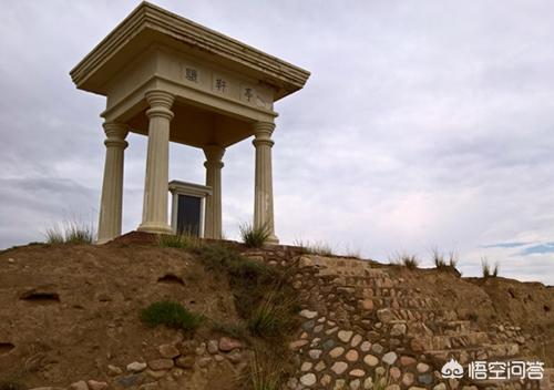 甘肃300公里灵异事件:甘肃的黄土高坡感觉土挺厚的，怎么只有黄土不长树呢？