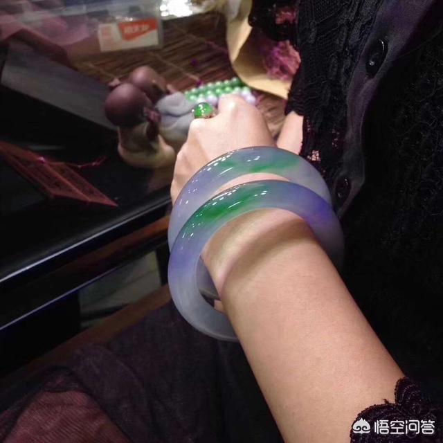 什么体质的人不适合戴翡翠,洗头、洗澡时能戴着翡翠饰品吗？