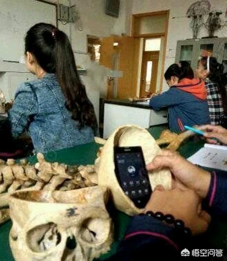 医学的灵异事件:为什么医院太平间，一到晚上就有专人看守？是怕有人偷尸体吗？