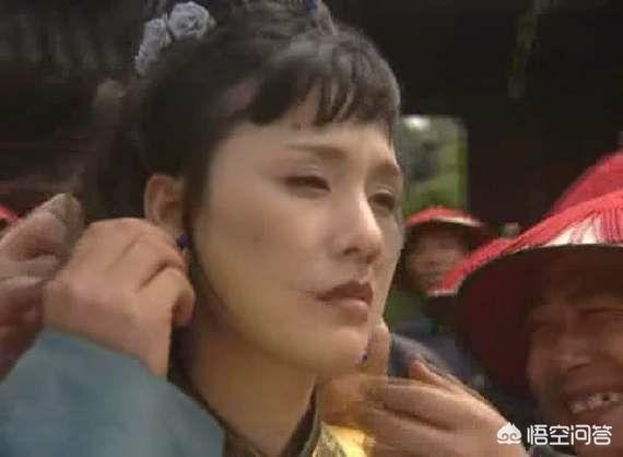 《康熙王朝》中容妃是康熙最喜欢的妃子，为什么会被康熙送入宗人府，后来又杀死所有看见她刷马桶的人？插图63