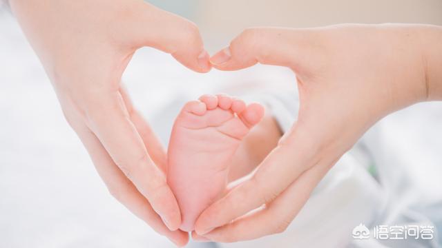 刚出生的宝宝拉肚子:宝宝出生后一直拉肚子，是母乳的问题吗？