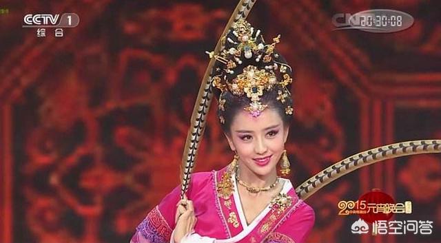 迪丽热巴和古力娜扎:迪丽热巴古力娜扎都红了，同样貌美的新疆小花麦迪娜为何火不起来