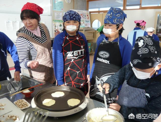 日本小学生的日常饮食你知道吗，日本学生在教室吃便当不会影响到别人吗