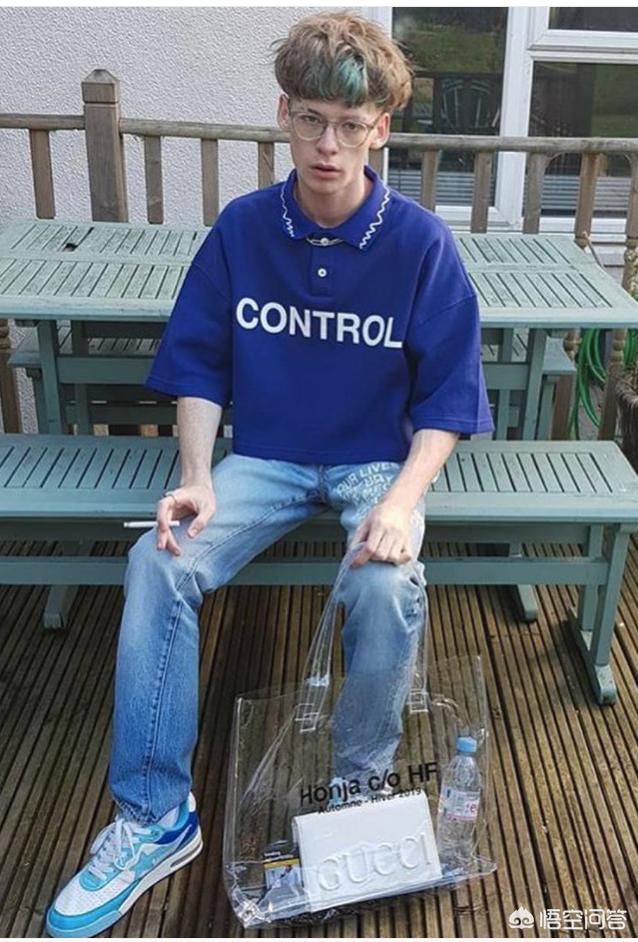 七分袖男t恤:五十左右的男士如何搭配各式各样的服装