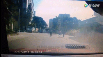 闯红灯姑娘(闯红灯姑娘叫什么名字)