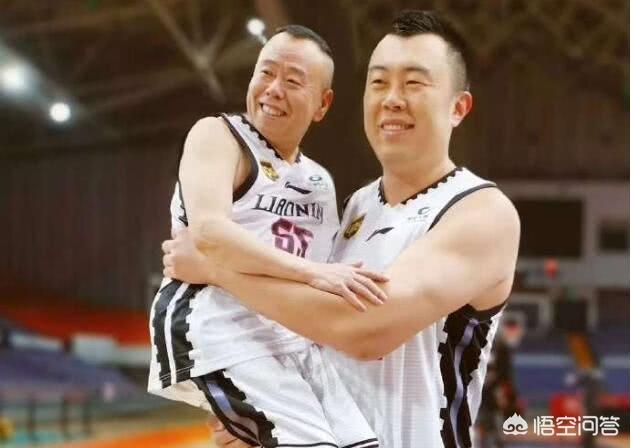 韩德君抱起潘长江:你觉得NBA球星和姚明一起合影会是什么效果