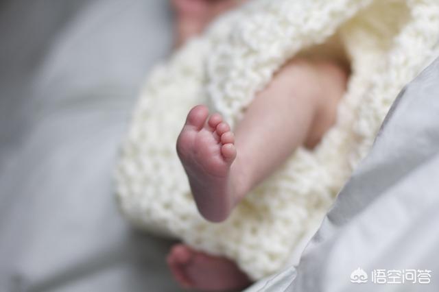 六个月宝宝不喜欢喝水:宝宝六个多月奶水越来越少怎么办 6个月大宝宝不爱喝水咋办？什么时候开始给宝宝用学饮杯？