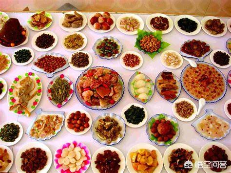 朱元璋吃饭发现碗中有根头发,随后叫来厨师,厨师是如何机智逃生的？这件事结果如何？