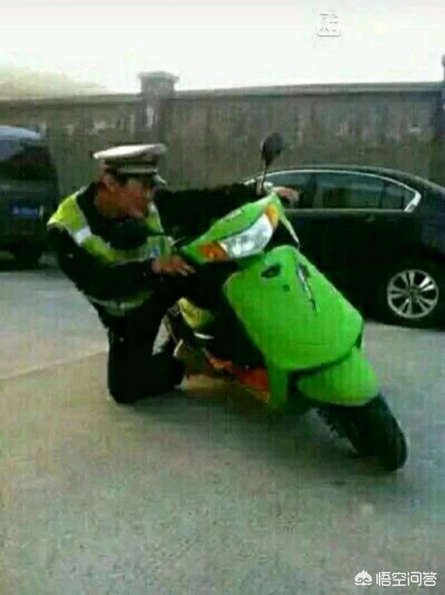 想给男朋友买辆电摩,什么牌子的电动摩托车好？