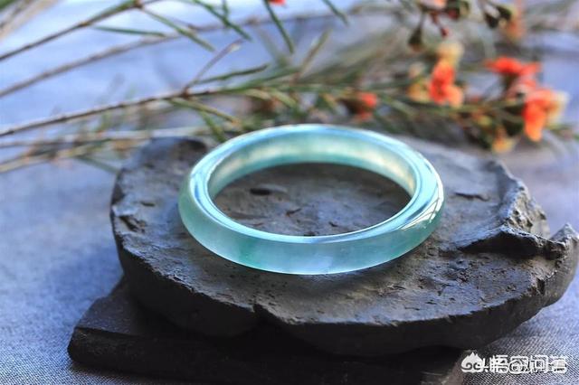 手镯的款式有几种,翡翠手镯有多少种？怎么买到自己合适的？