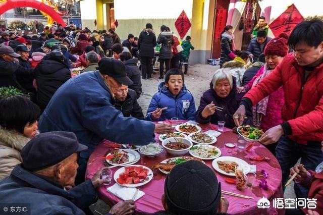 农村吃两天的流水席,主家一次花了五万多,来吃的人都不给彩礼钱,合理吗？