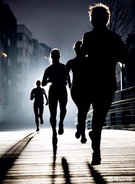 早上跑步和晚上跑步哪个好，早上跑步好还是晚上跑步好呢