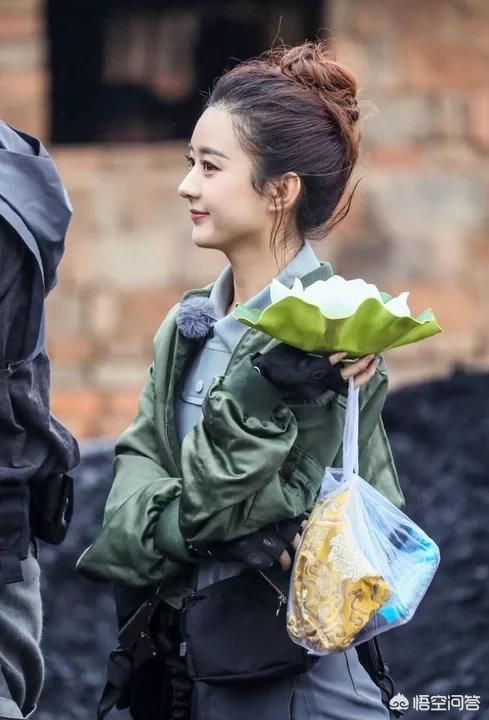 赵丽颖公司:生娃前四天还在官宣新经纪公司，赵丽颖复出是否指日可待？