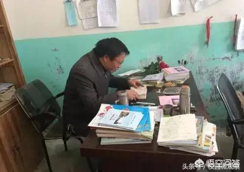 湖北咸宁一高中规范学生发型：女生“发不搭肩”,否则家长带回家。你支持学校的做法？