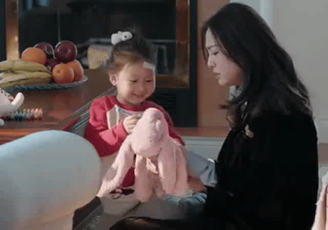 大学贪睡母女猫卖萌是怎么回事啊:《都挺好》糟心的剧情中，安排一位天使“小咪”，有何用意？