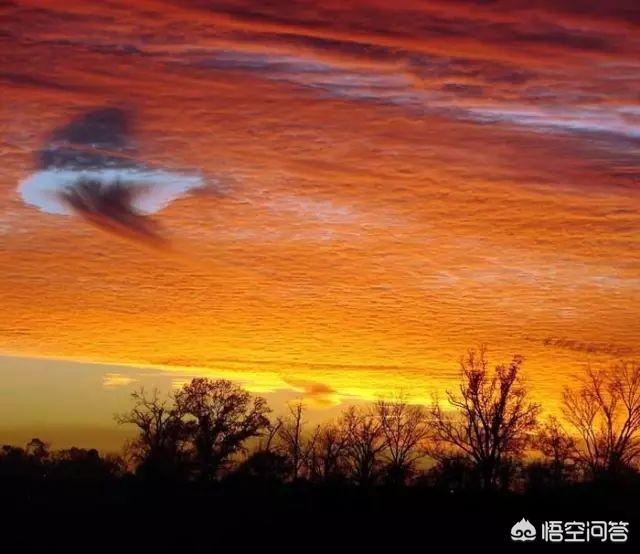 故宫角楼上空现七彩祥云:阿联酋神秘云洞是什么东西？会是UFO吗？