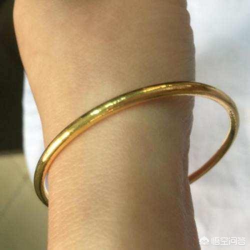 玉手镯戴左手还是右手,玉镯带左手好还是右手好呢？