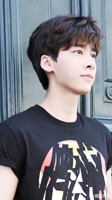 李易峰喜欢赵丽颖:李易峰如真的转投李冰冰门下，是只图与赵丽颖联手吗