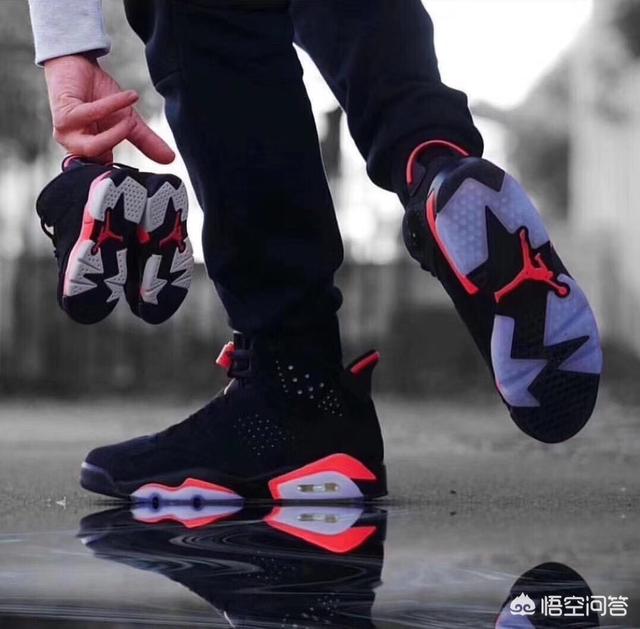 红狞猫鞋的图片:鞋子一样只穿一只才时尚？不对称鞋子怎么就火了？