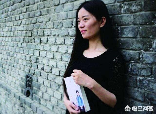 如何看待参加四届《中国诗词大会》的北大女博士的执着坚韧，最终取得冠军一事？