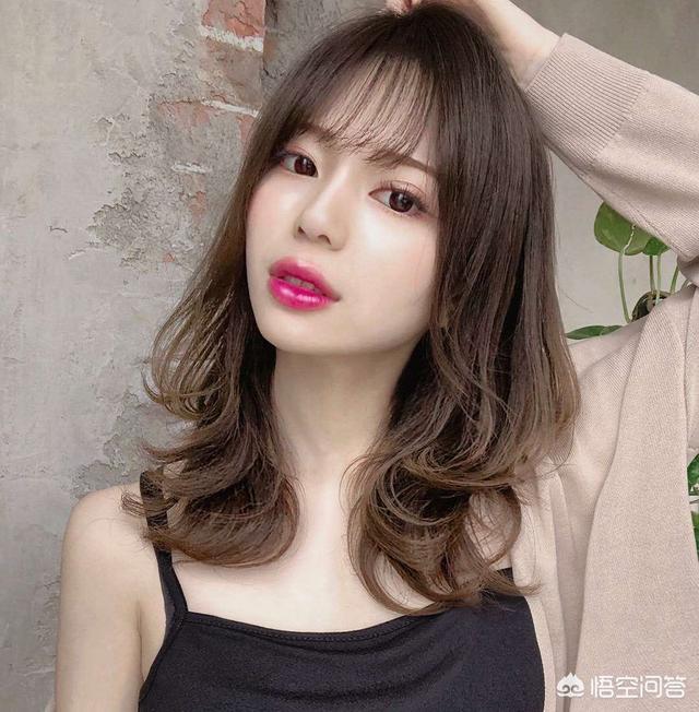 刘海图片:三十岁的女人还适合留刘海吗？适合留哪种刘海？