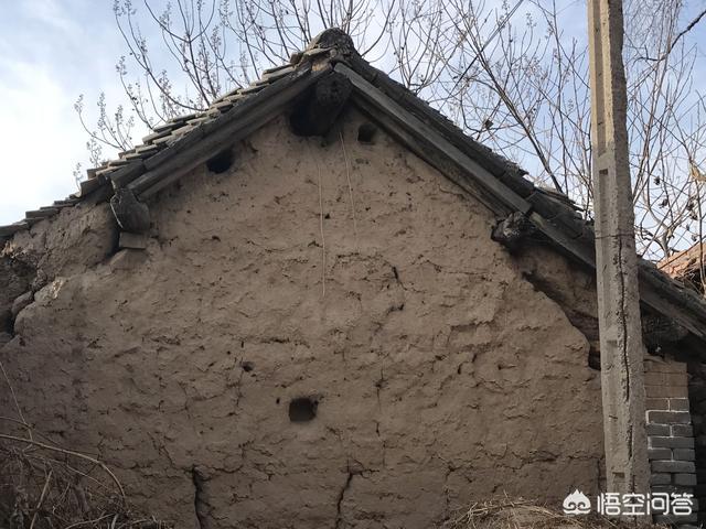 乡村小屋发生灵异事件:你们谁遇到过灵异的事？我去农村遇到过。讲出你们的遇见？