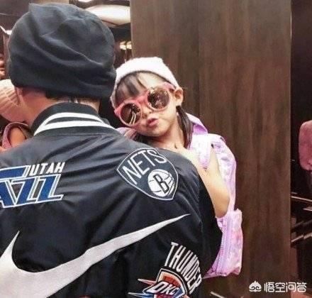 周杰伦鼓励林书豪:国内名记曝周杰伦约见詹姆斯遭拒后放弃来湖人看球，你怎么看