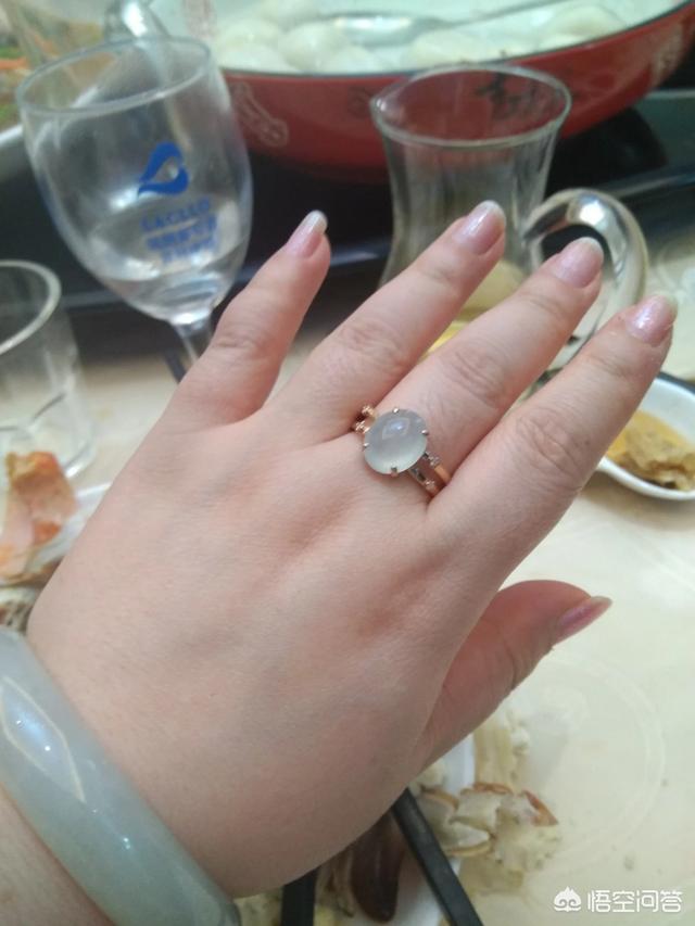 红宝石吊坠图片,黄金镶红宝石的吊坠配什么链子？