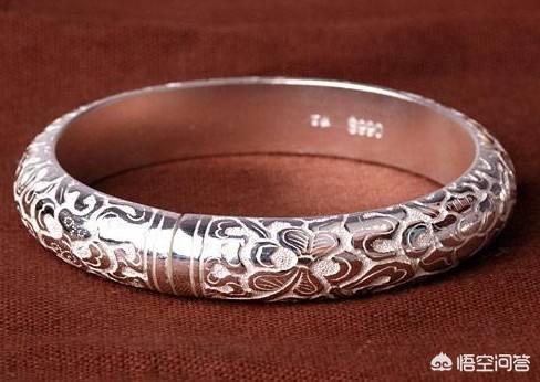 玉手镯变黄了怎么补救,翡翠手镯戴久了变色、发黄，是什么原因？