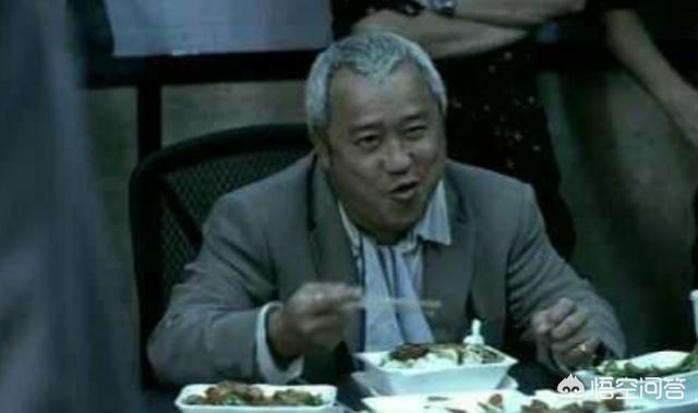 香港“黑帮”电影里,老大们为何总喜欢吃廉价盒饭？