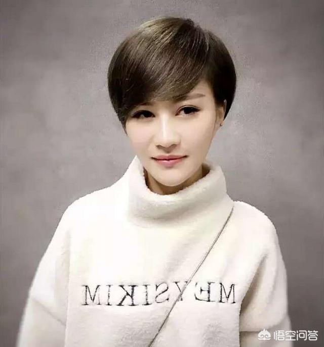 短发型女图片<a href=https://maguai.com/list/50-0-0.html target=_blank class=infotextkey><a href=https://maguai.com/list/50-0-0.html target=_blank class=infotextkey>时尚</a></a>气质:<a href=https://maguai.com/list/50-0-0.html target=_blank class=infotextkey><a href=https://maguai.com/list/50-0-0.html target=_blank class=infotextkey>时尚</a></a>、洋气、减龄的烫发发型有哪些？