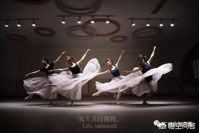 宁静机场跳舞:舞蹈初学者，零基础，二十多岁了，学什么舞蹈好呢