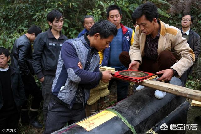 祖传阴宅风水秘诀，在农村，老人亡故后要“打金井”是什么意思有讲究吗