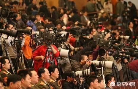 作为摄影爱好者,你是如何应对在拍摄时的“围观群众”的？有什么话术？可以分享吗？