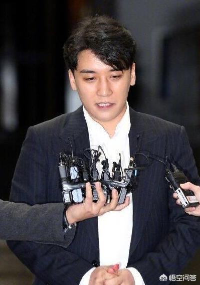 观月亚里沙:李胜利为何被有些网友称为“亚洲鸨王”？