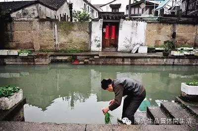 山西一饭店发生坍塌，对于饭店二层加盖的彩钢房是否合规