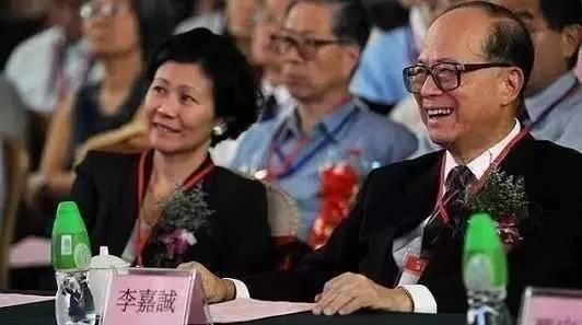 王思聪的母亲当年是怎样看上还没有成功的王健林的？