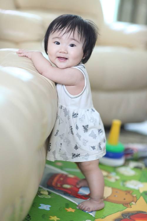 好动的河马歌谱:好动的河马儿歌视频 为什么要让小宝宝多练习爬？