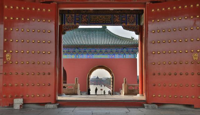 北京五颗钉子钉住龙脉,为什么棺材盖上后要钉钉子？