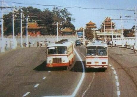 北京101公交车闹鬼，北京市最早的公共汽车是什么样子的