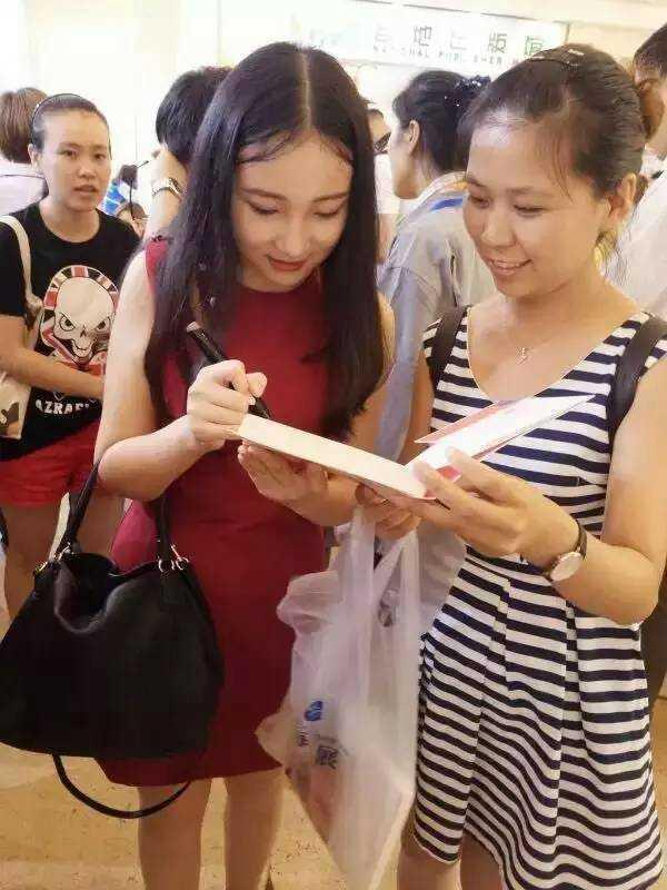 七舅脑爷:李子柒全球粉丝过亿，想知道李子柒模式可以复制吗？